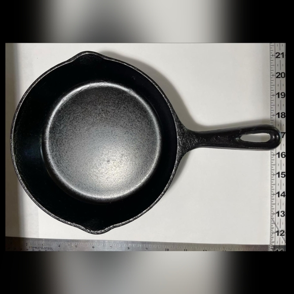 HARD TO FIND Vintage VOLLRATH Circa 1950 #5 Cast Iron 8 1/4